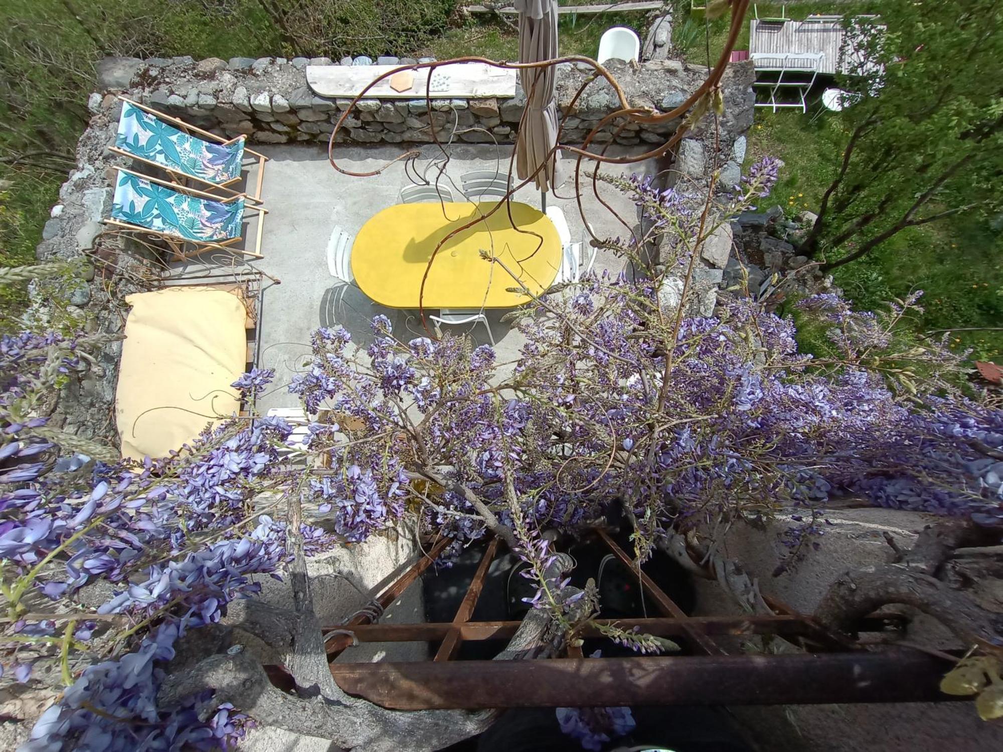 Chambre Ou Gite Dans Une Maison De Montagne - De Suzon A Zelie Entraigues  Room photo